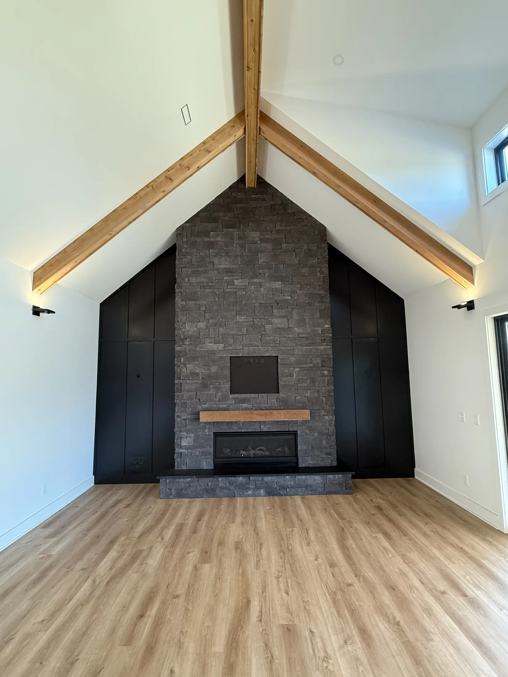 Custom home build detail — photo 12