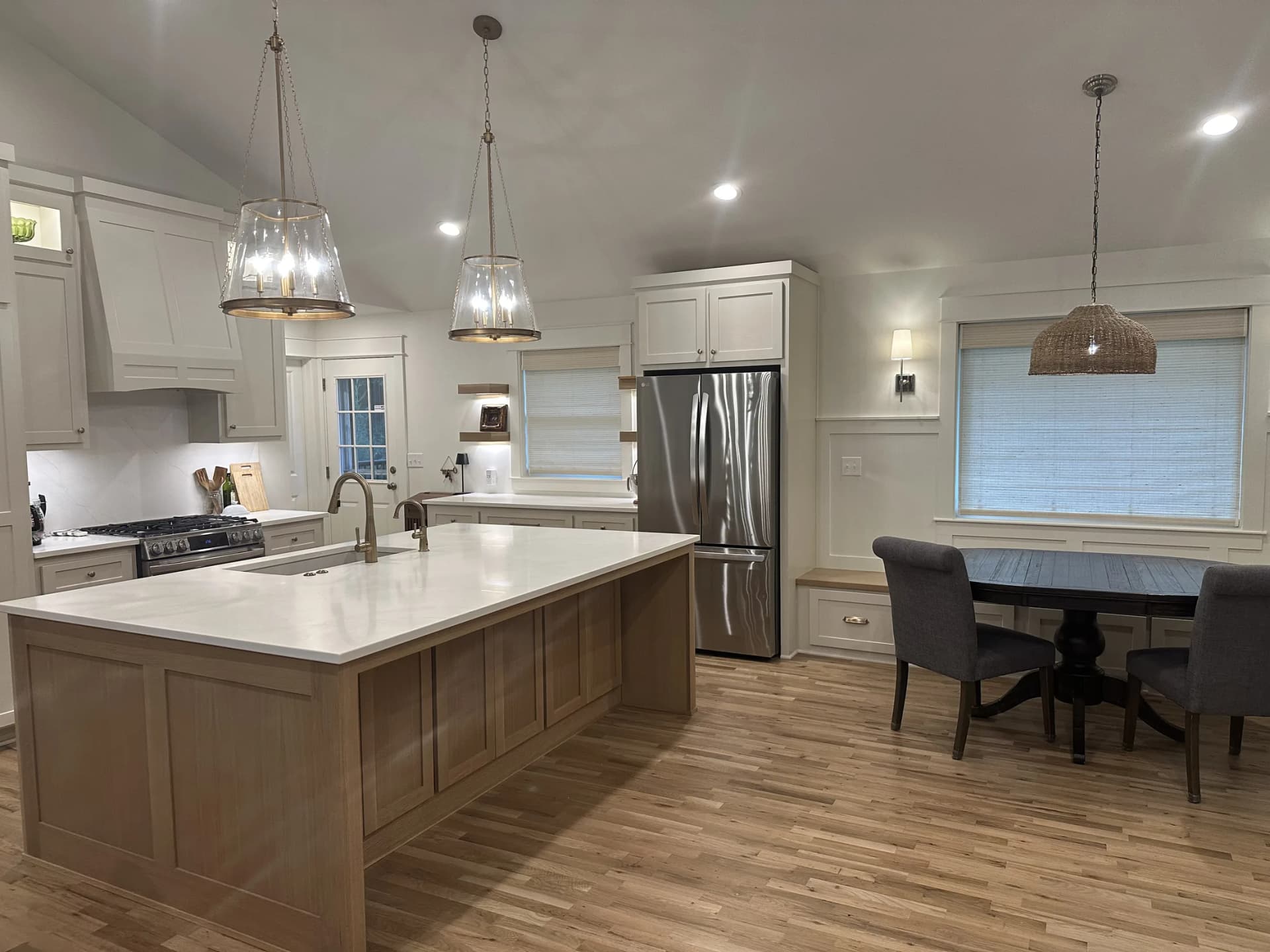 Lenexa Custom Kitchen & Dining Nook in Lenexa, KS by Above Par Contracting
